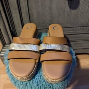 Women's Tan and Gold Sandals Size 10! NEVER WORN!